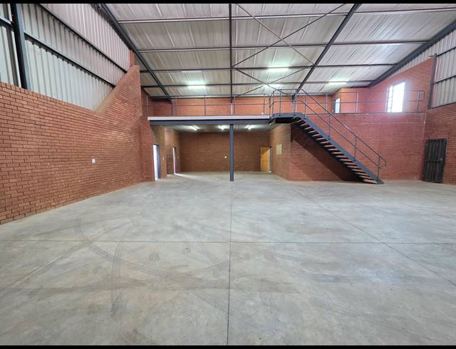 352M² WAREHOUSE TO LET IN ORMONDE